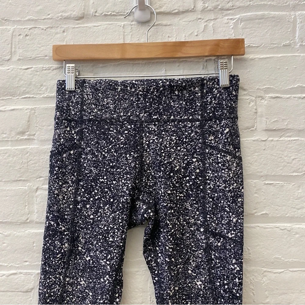 Lululemon || Tight Stuff Tight II Splatter White Black‎ Scalloped 6